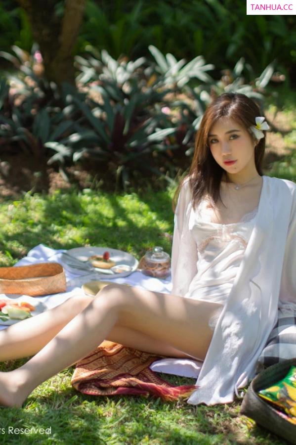 綺裡嘉 绮里嘉 [XiuRen]高清写真图 2024.03.19 No.8256 绮里嘉ula 美腿丝袜第6张图片
